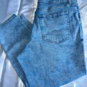 Old Navy Washed Light Blue Straight-Leg Women’s Jeans